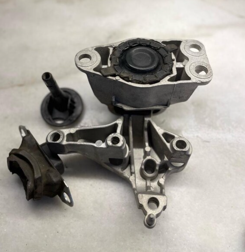 Çıkma Dacıa Logan Motor Kulağı